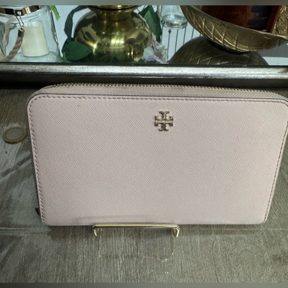 Tory Burch Robinson wallet pink saffiano leather
